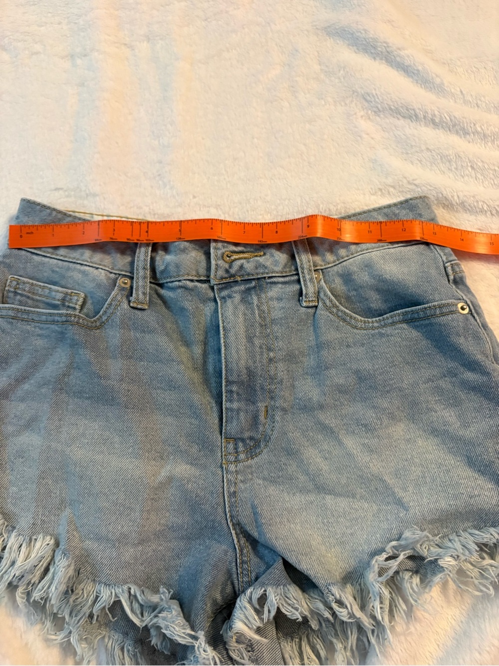 Alter’d State size small new no tag Women’s Light Blue Denim Frayed Hem Shorts